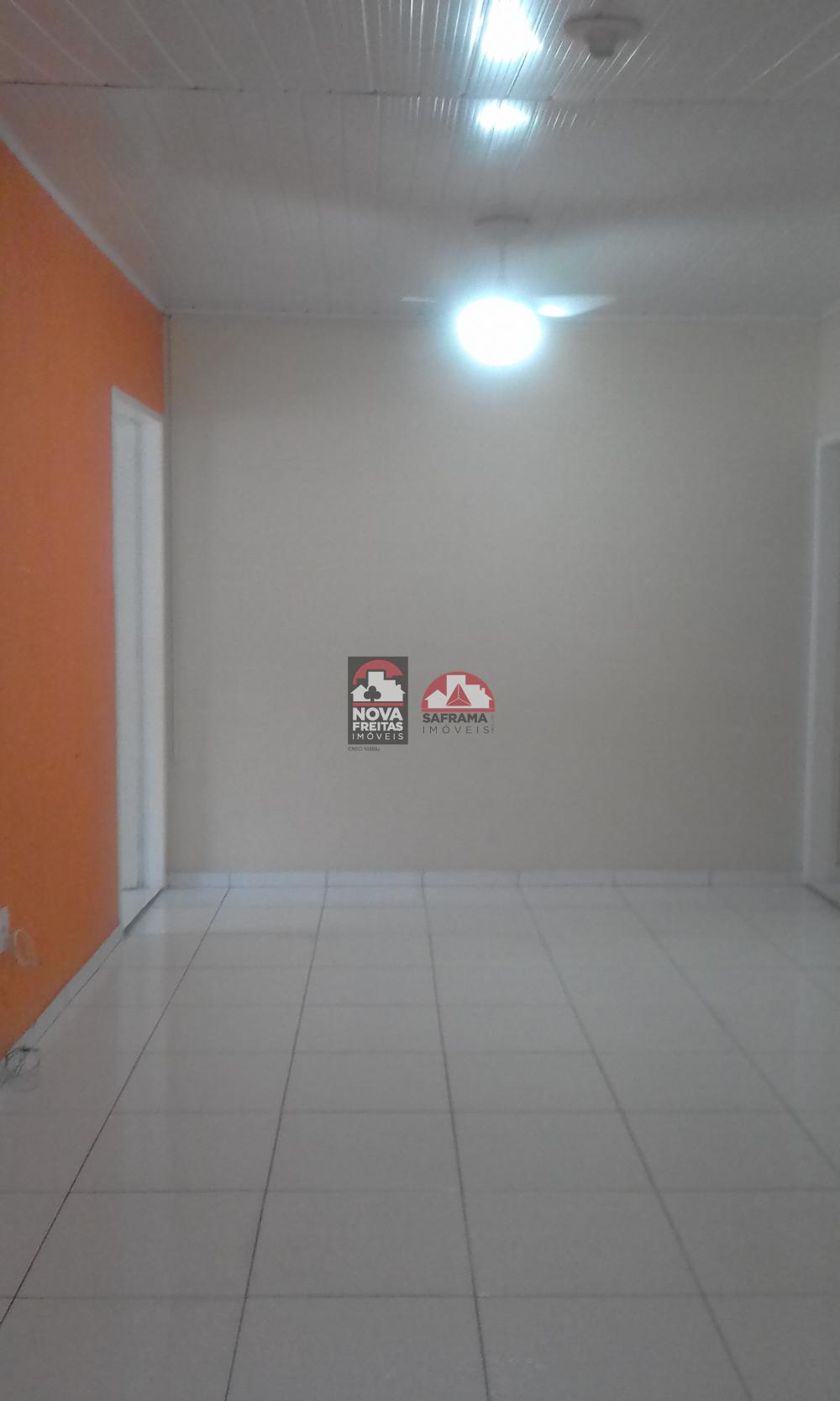 Alugar Casa / Padr&atilde;o em S&atilde;o Jos&eacute; dos Campos R$ 1.500,00 - Foto 4