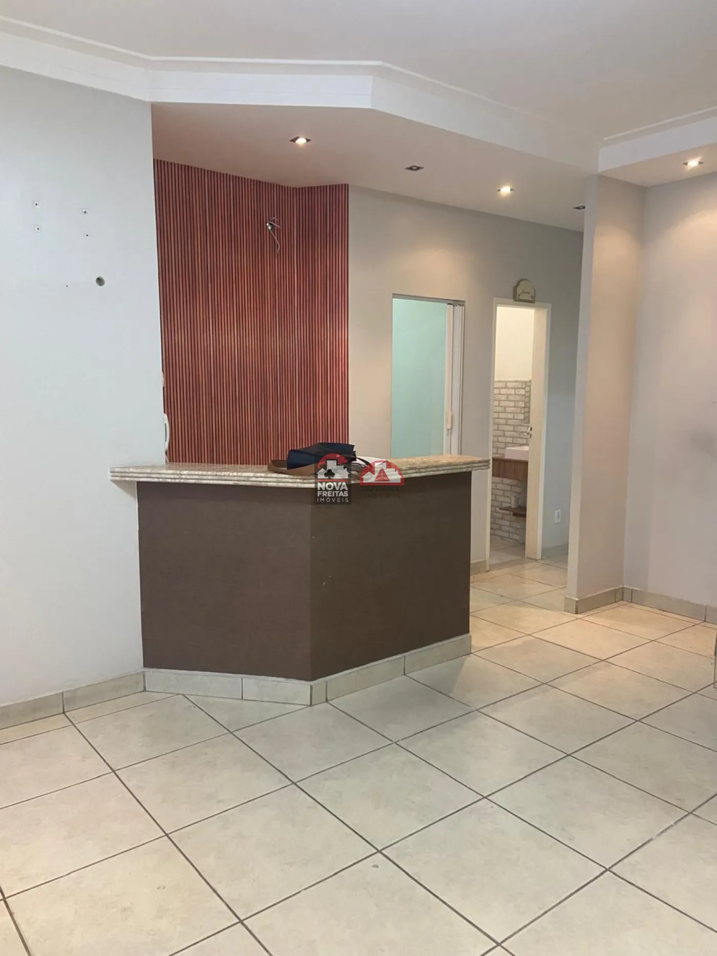 Alugar Comercial / Sala em S&atilde;o Jos&eacute; dos Campos R$ 1.700,00 - Foto 2