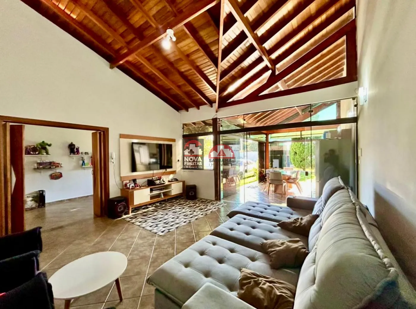 Alugar Casa / Padr&atilde;o em Pindamonhangaba R$ 3.000,00 - Foto 1