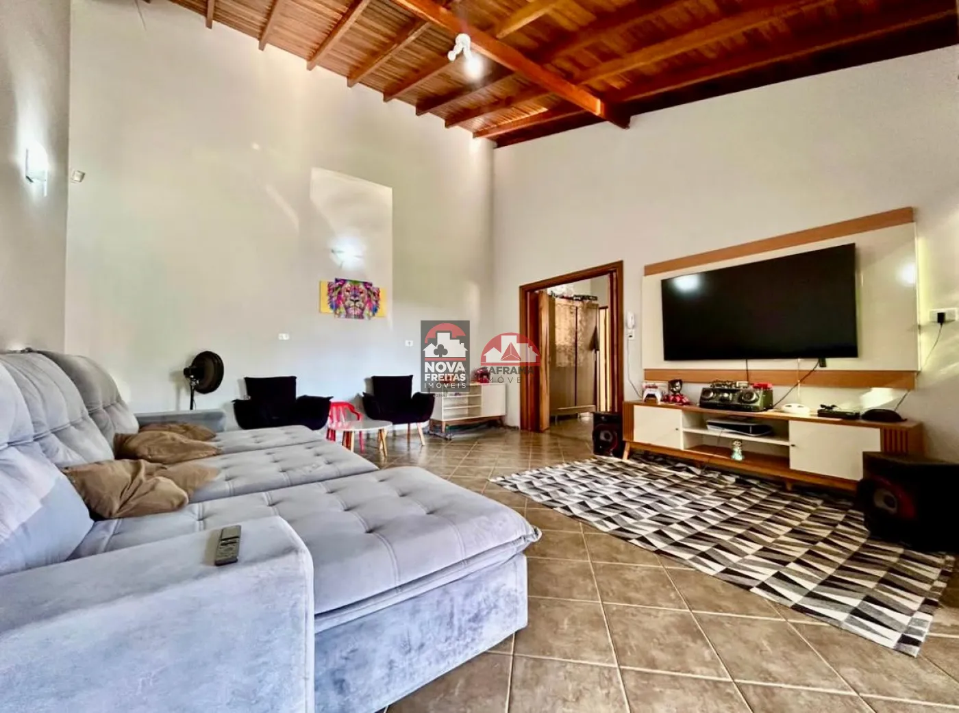 Alugar Casa / Padr&atilde;o em Pindamonhangaba R$ 3.000,00 - Foto 2