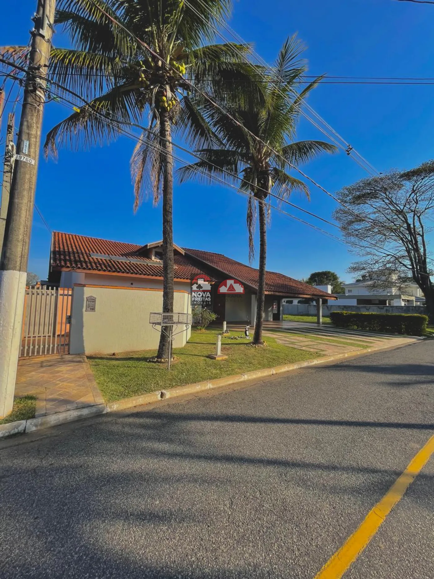 Alugar Casa / Condom&iacute;nio em Pindamonhangaba R$ 6.900,00 - Foto 2