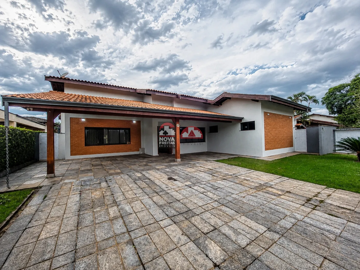Alugar Casa / Condom&iacute;nio em Pindamonhangaba R$ 7.000,00 - Foto 1