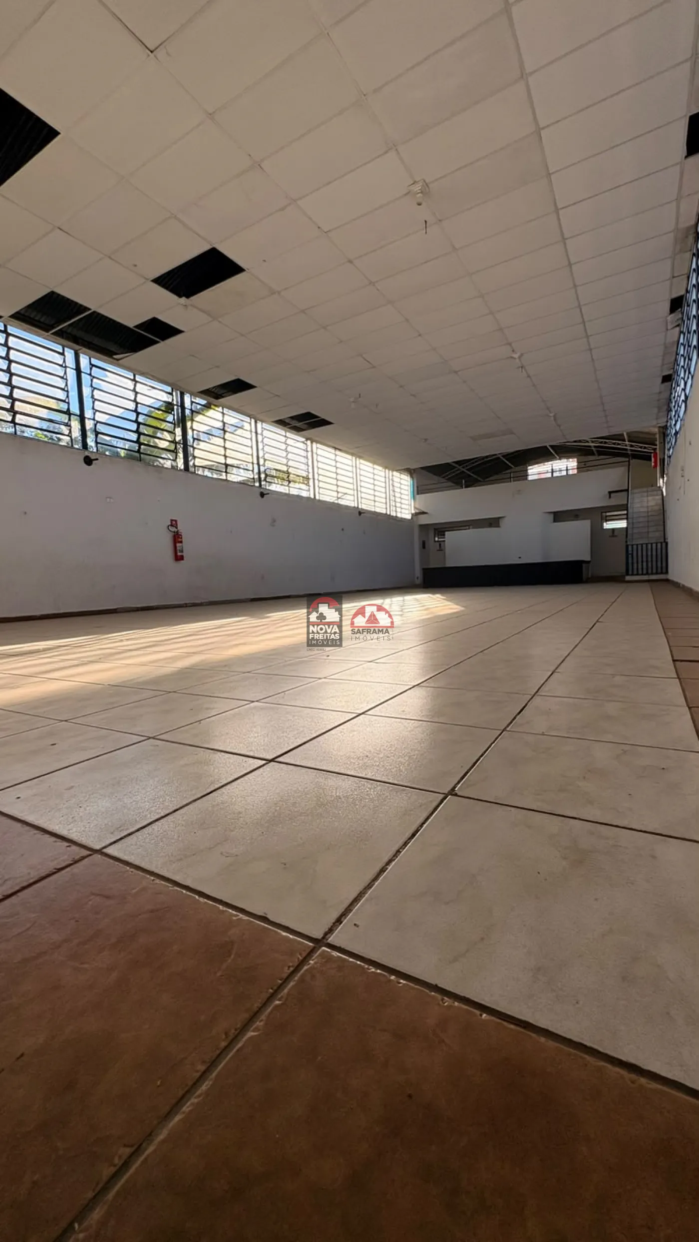 Alugar Comercial / Galp&atilde;o em S&atilde;o Jos&eacute; dos Campos R$ 10.000,00 - Foto 30
