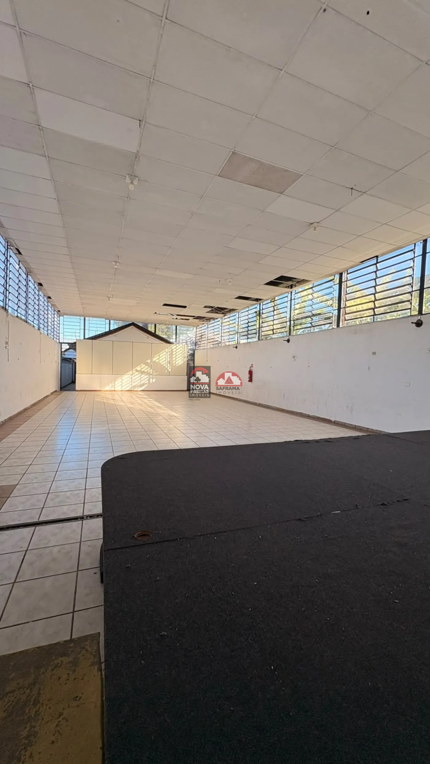 Alugar Comercial / Galp&atilde;o em S&atilde;o Jos&eacute; dos Campos R$ 10.000,00 - Foto 31