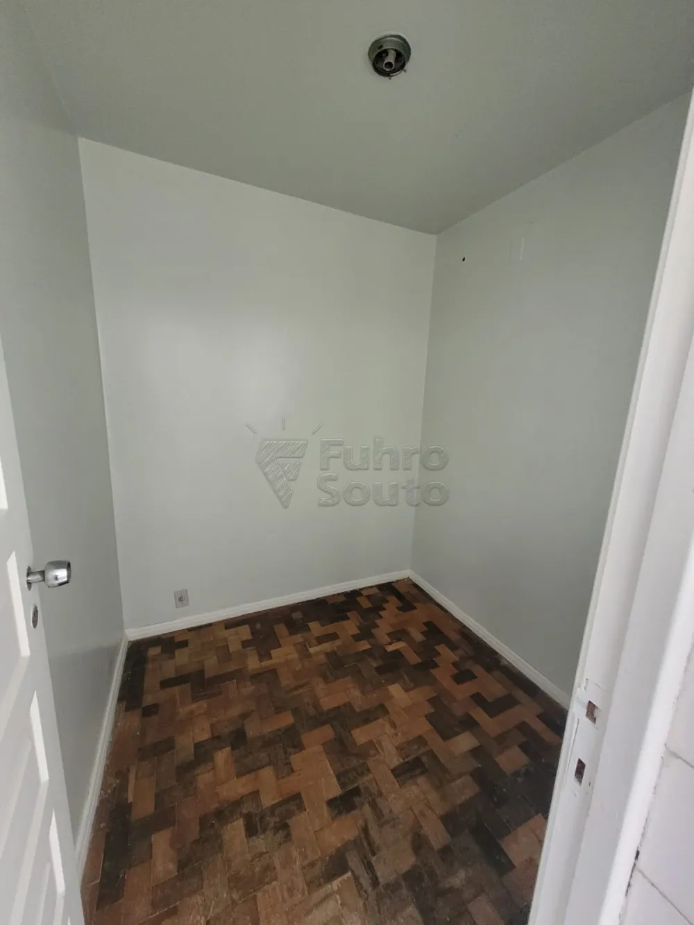 Alugar Apartamento / Padr&atilde;o em Pelotas R$ 1.500,00 - Foto 8