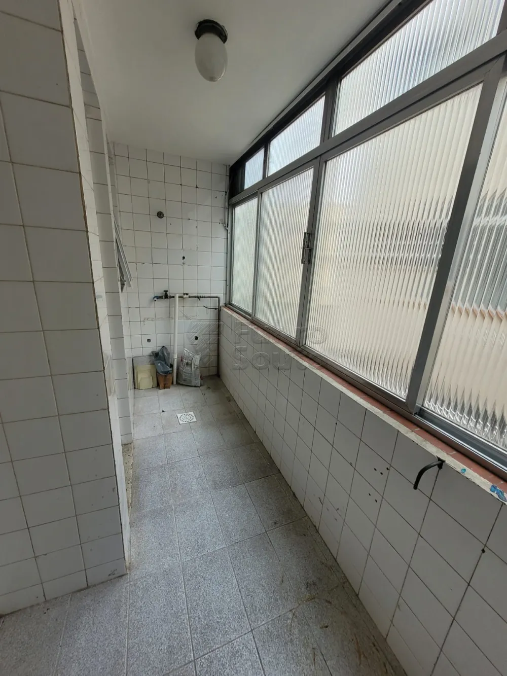 Alugar Apartamento / Padr&atilde;o em Pelotas R$ 1.500,00 - Foto 11