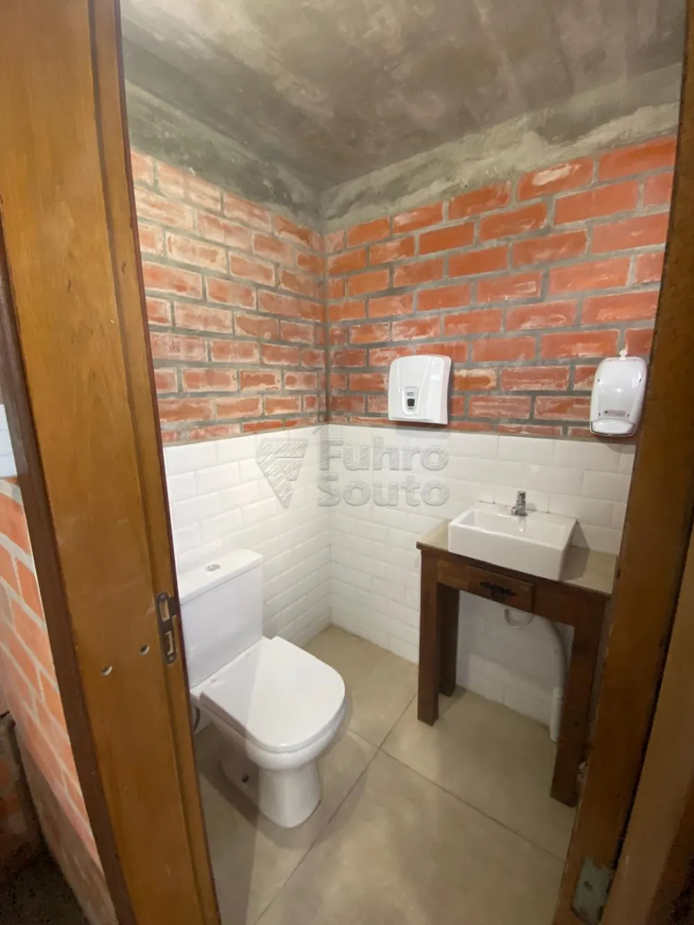 Comprar Casa / Padr&atilde;o em Pelotas R$ 460.000,00 - Foto 14