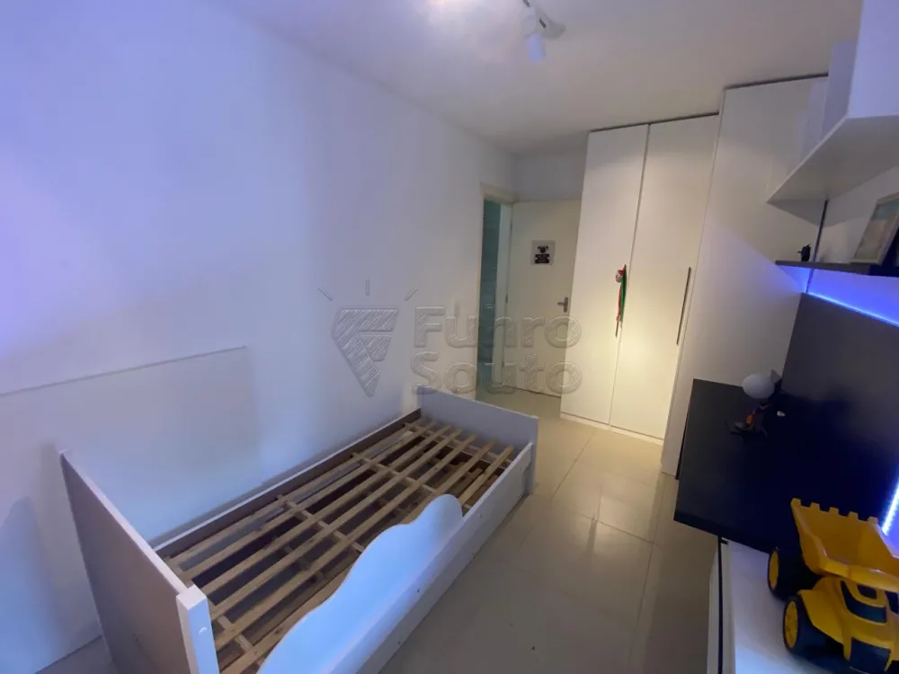 Comprar Casa / Padr&atilde;o em Pelotas R$ 460.000,00 - Foto 11