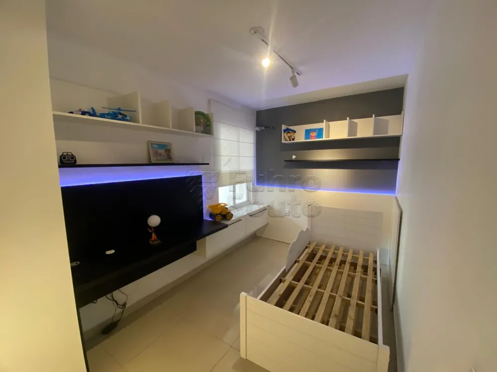 Comprar Casa / Padr&atilde;o em Pelotas R$ 460.000,00 - Foto 10