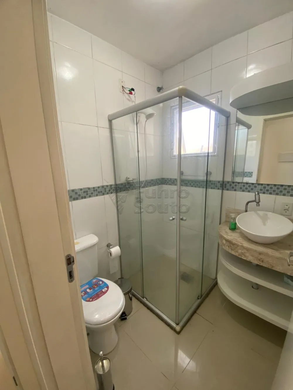 Comprar Casa / Padr&atilde;o em Pelotas R$ 460.000,00 - Foto 12