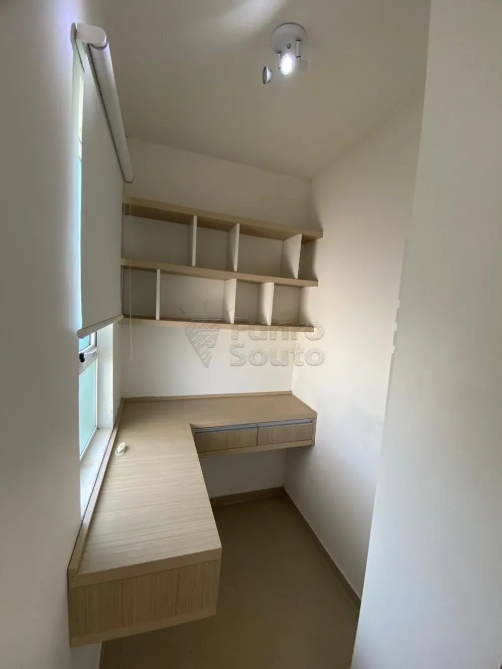 Comprar Casa / Padr&atilde;o em Pelotas R$ 460.000,00 - Foto 9