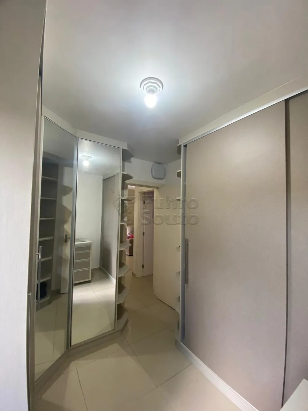 Comprar Casa / Padr&atilde;o em Pelotas R$ 460.000,00 - Foto 7