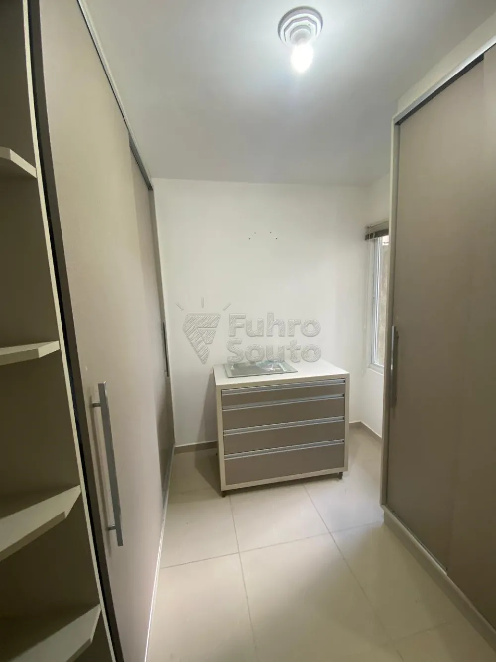 Comprar Casa / Padr&atilde;o em Pelotas R$ 460.000,00 - Foto 6