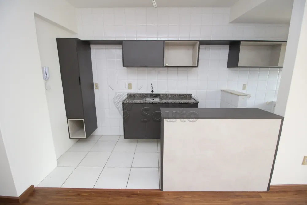 Alugar Apartamento / Padr&atilde;o em Pelotas R$ 1.200,00 - Foto 4