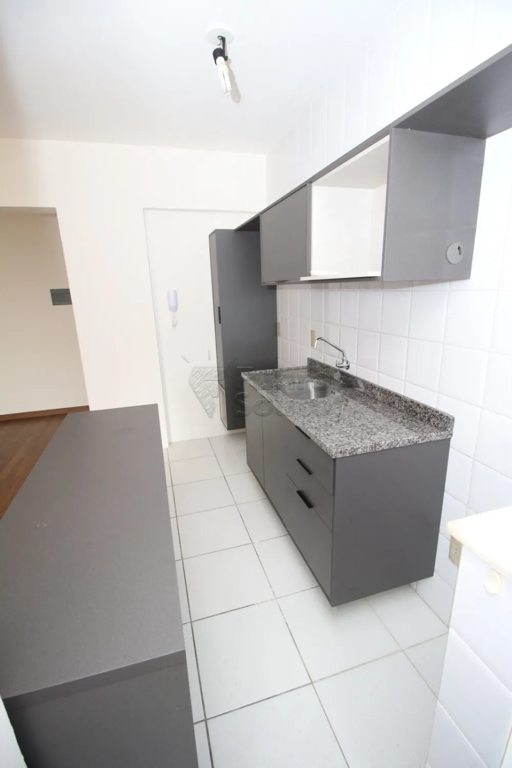 Alugar Apartamento / Padr&atilde;o em Pelotas R$ 1.200,00 - Foto 5