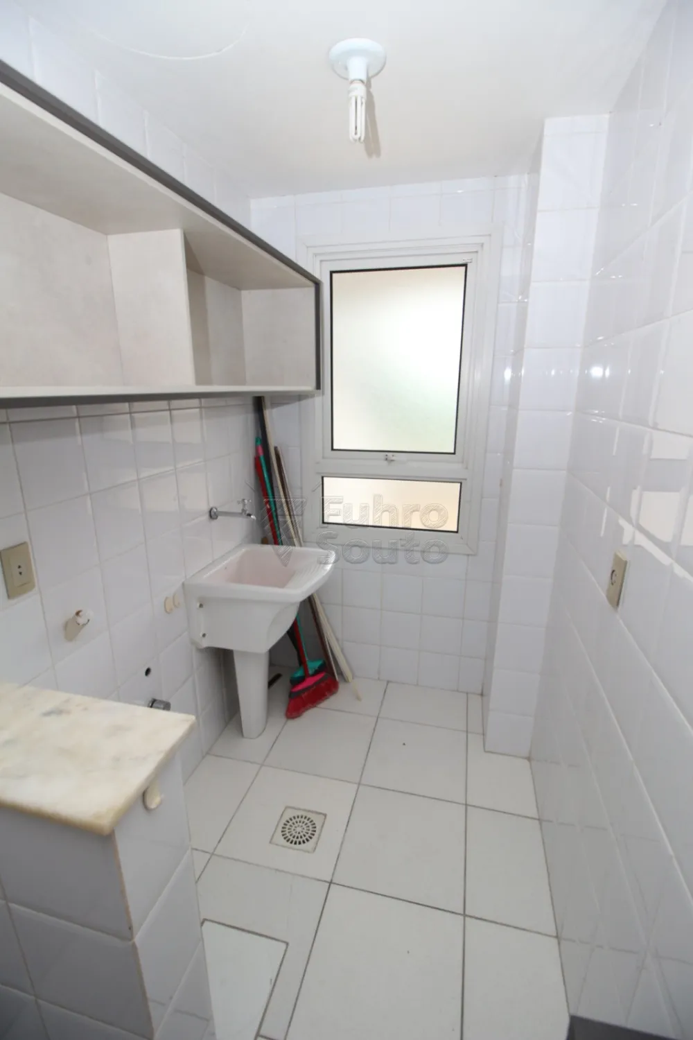 Alugar Apartamento / Padr&atilde;o em Pelotas R$ 1.200,00 - Foto 7