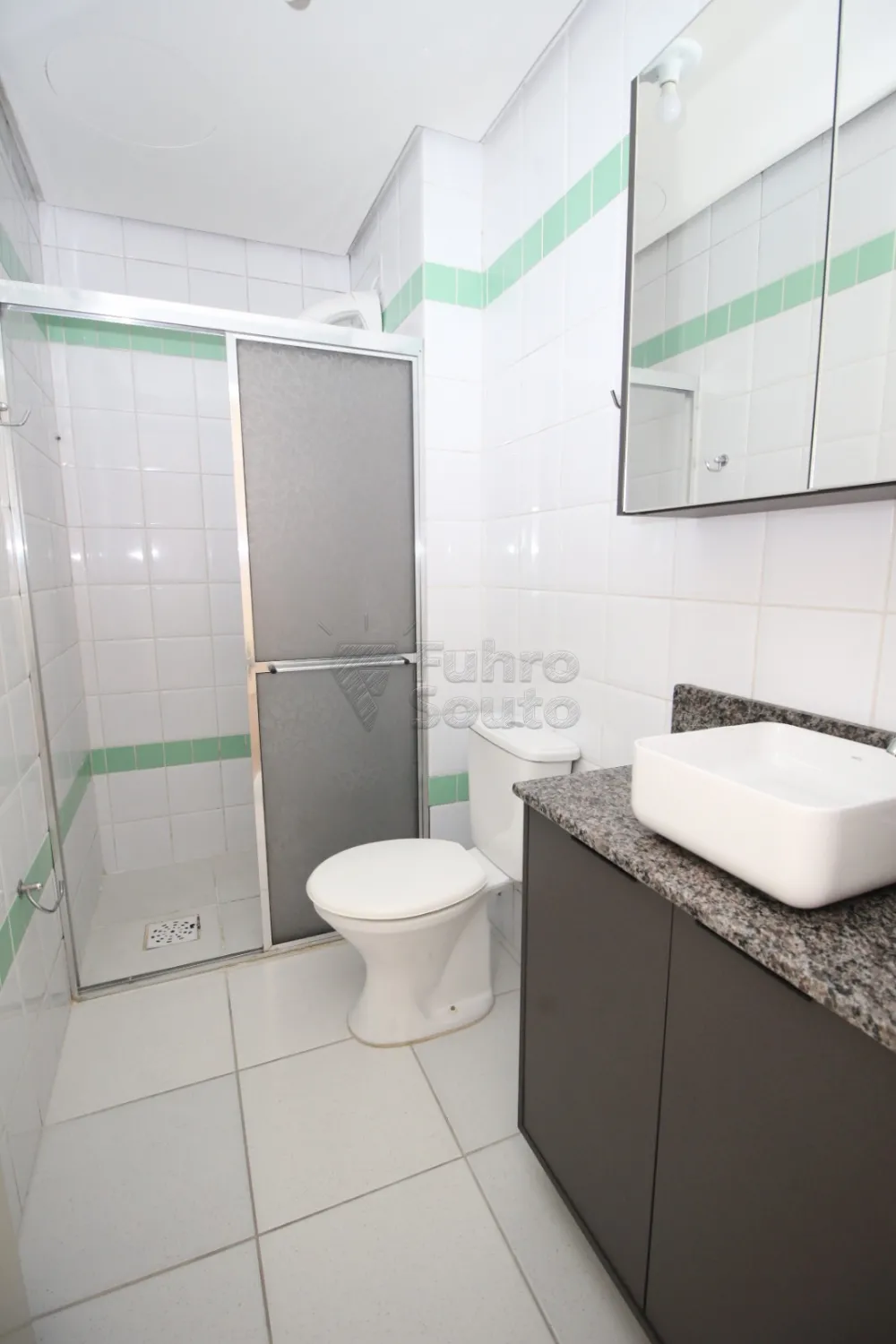 Alugar Apartamento / Padr&atilde;o em Pelotas R$ 1.200,00 - Foto 15