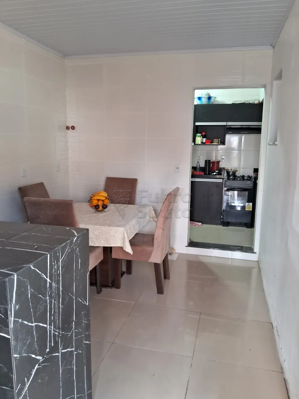 Comprar Casa / Padr&atilde;o em Pelotas R$ 318.000,00 - Foto 4