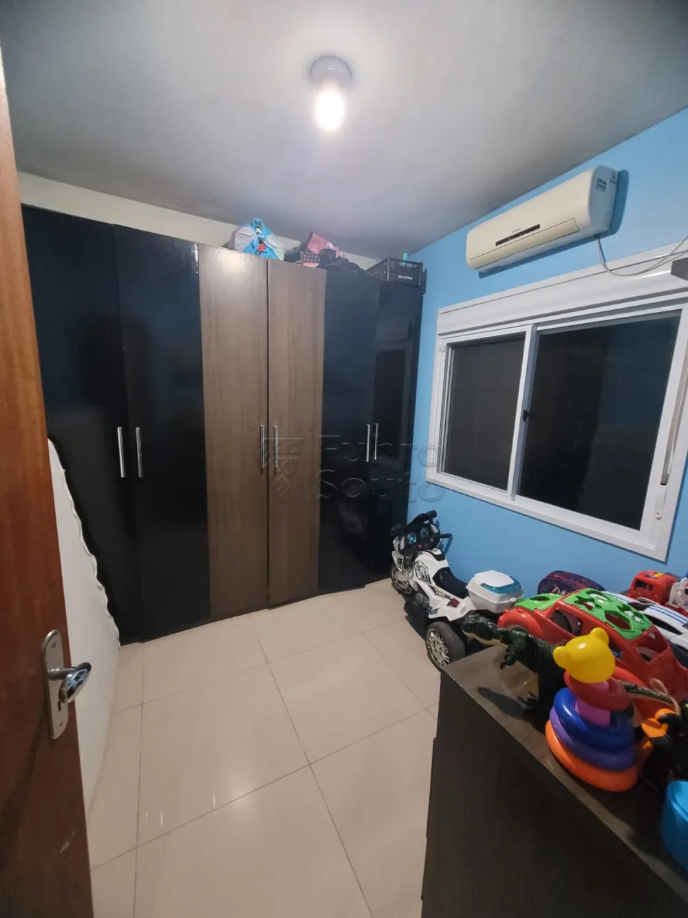 Comprar Casa / Padr&atilde;o em Pelotas R$ 318.000,00 - Foto 6