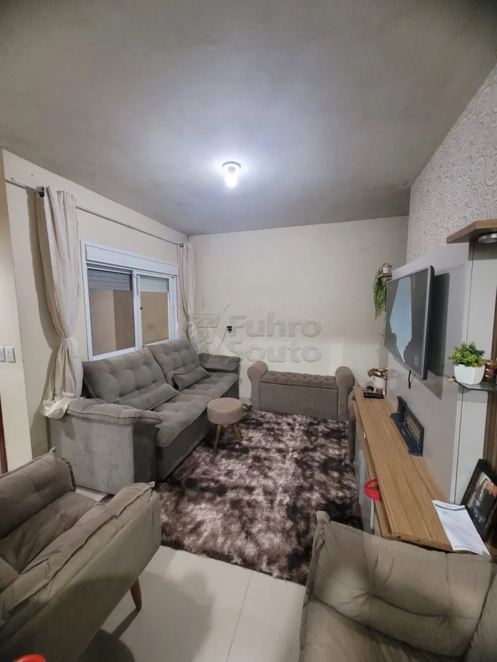 Comprar Casa / Padr&atilde;o em Pelotas R$ 318.000,00 - Foto 1