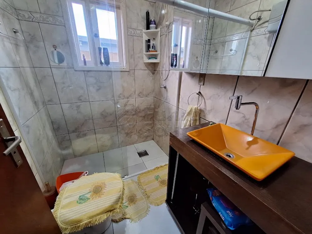 Comprar Casa / Padr&atilde;o em Pelotas R$ 424.000,00 - Foto 9