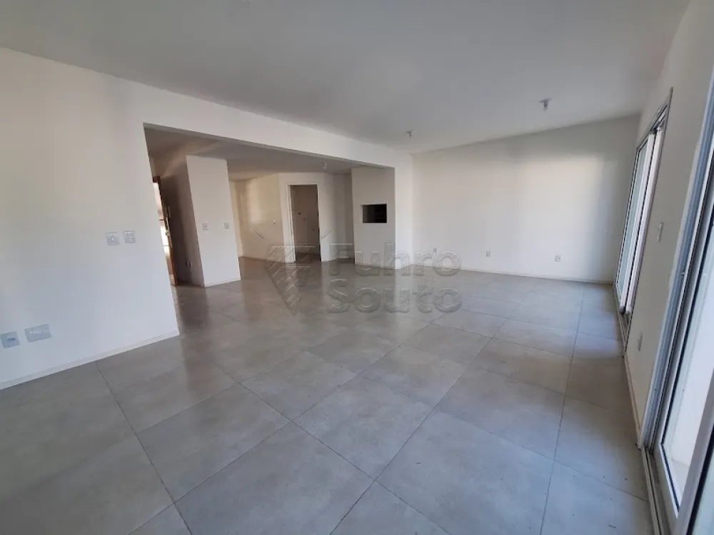 Comprar Casa / Padr&atilde;o em Pelotas R$ 850.000,00 - Foto 2