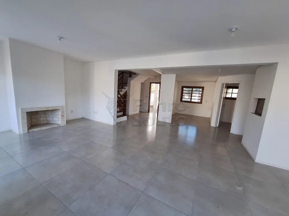 Comprar Casa / Padr&atilde;o em Pelotas R$ 850.000,00 - Foto 3