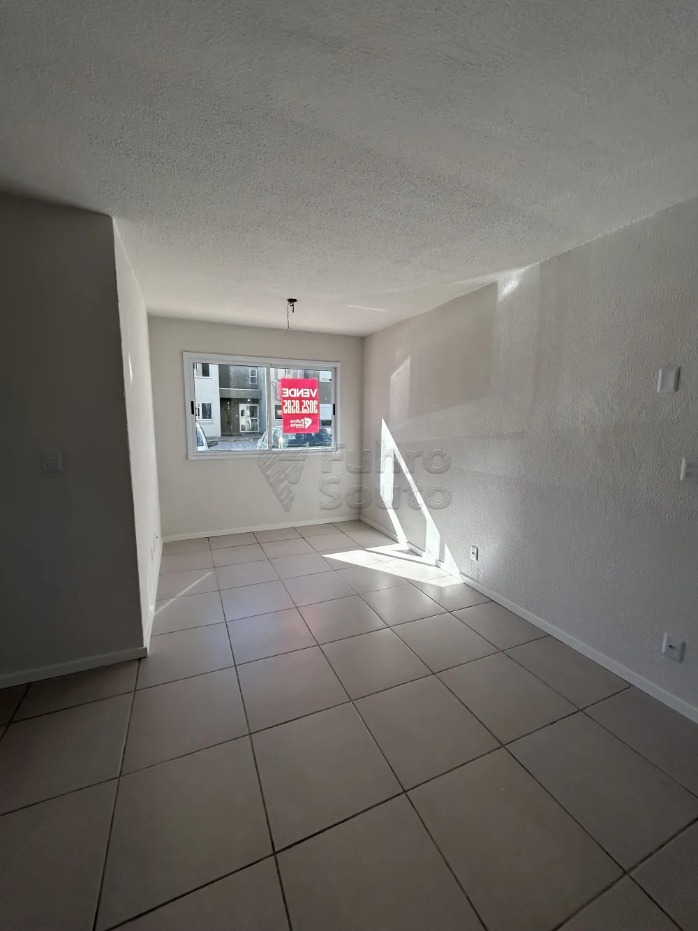 Alugar Apartamento / Padr&atilde;o em Pelotas R$ 700,00 - Foto 1