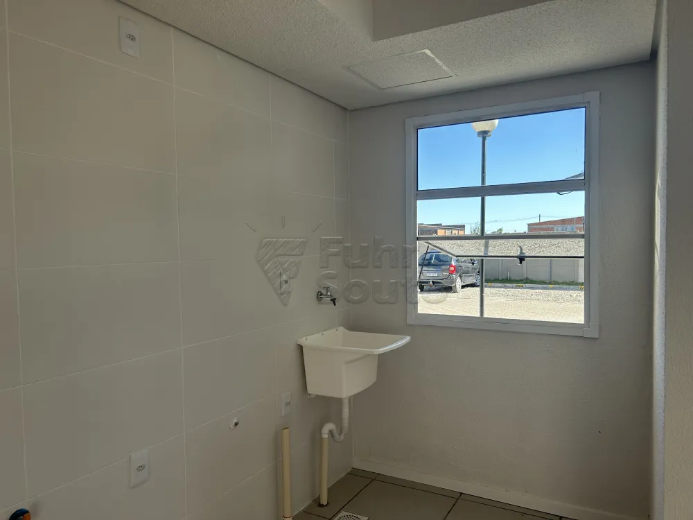 Alugar Apartamento / Padr&atilde;o em Pelotas R$ 700,00 - Foto 7