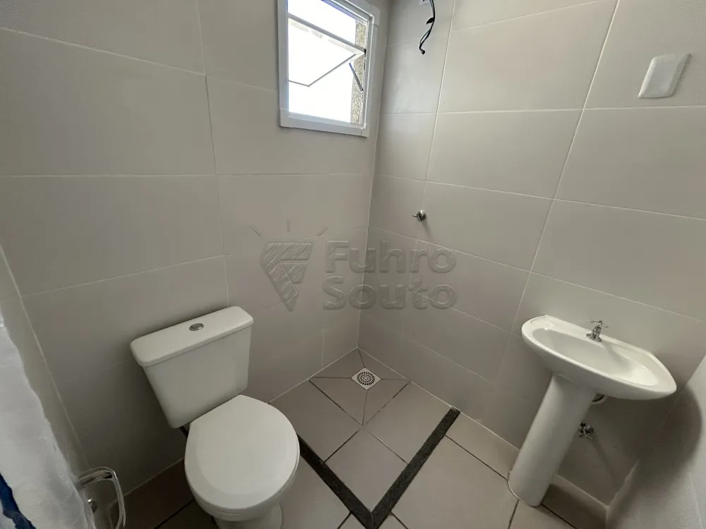 Alugar Apartamento / Padr&atilde;o em Pelotas R$ 700,00 - Foto 8