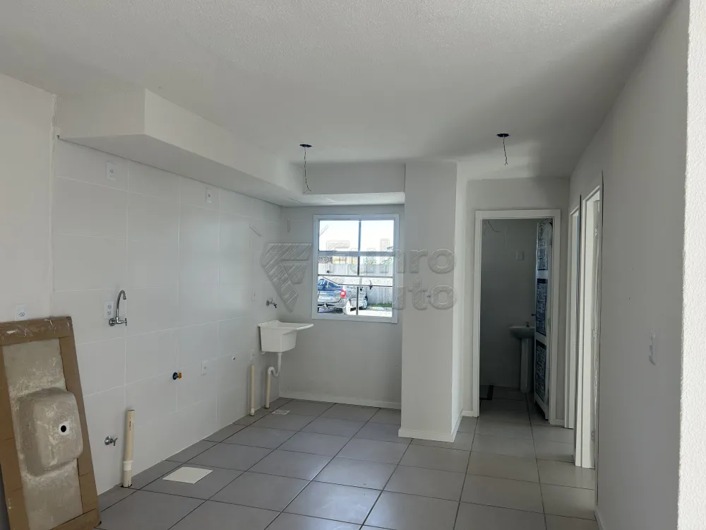 Alugar Apartamento / Padr&atilde;o em Pelotas R$ 700,00 - Foto 4