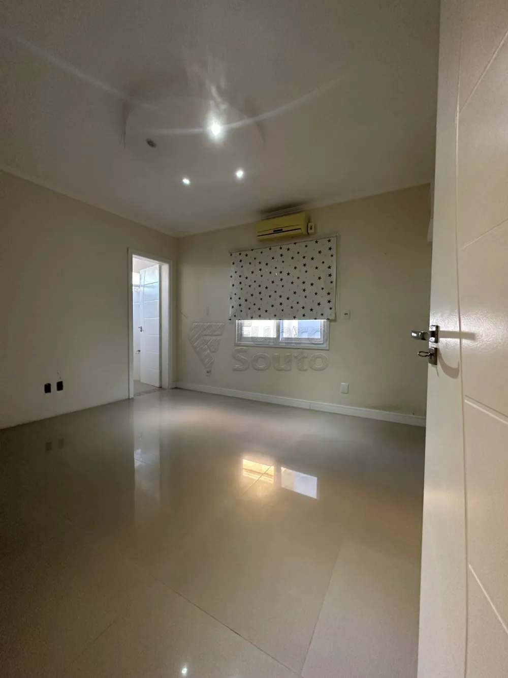 Comprar Casa / Padr&atilde;o em Pelotas R$ 1.390.000,00 - Foto 13