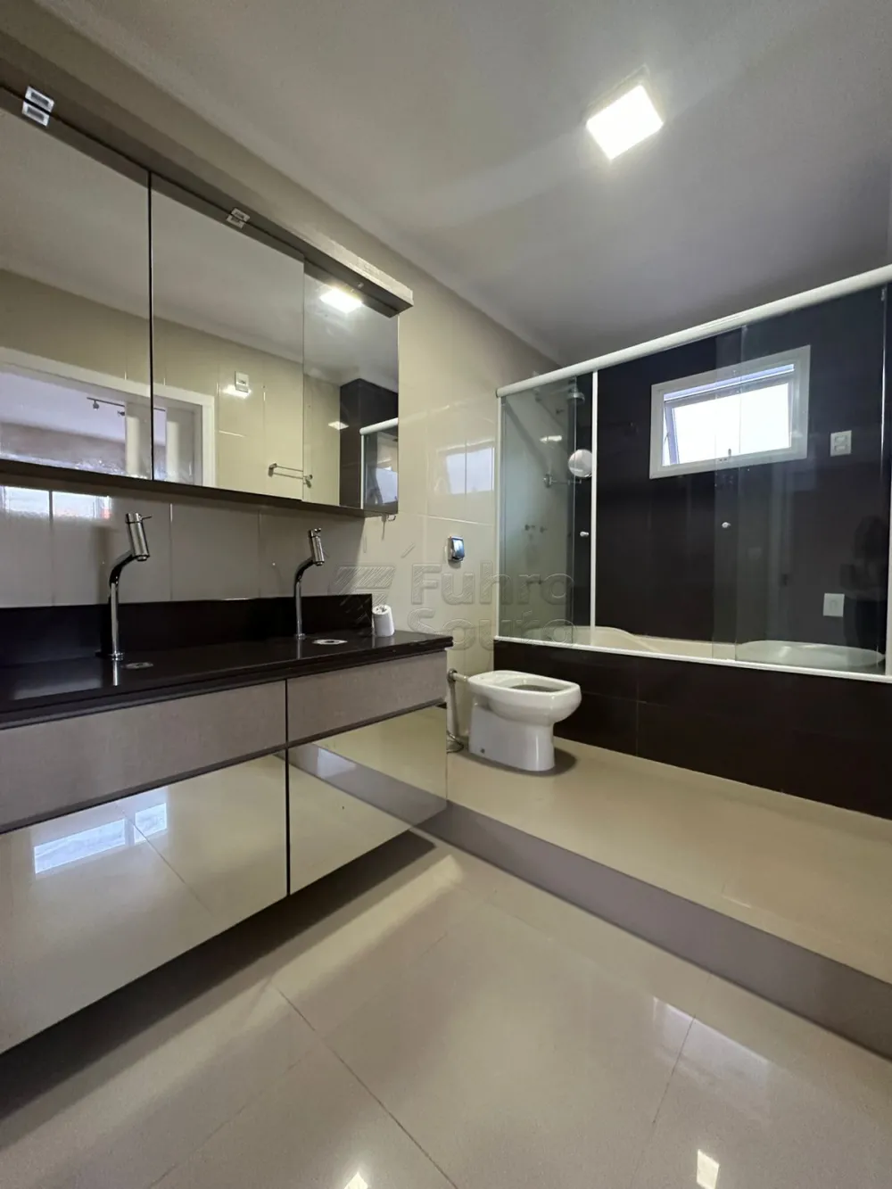 Comprar Casa / Padr&atilde;o em Pelotas R$ 1.390.000,00 - Foto 22