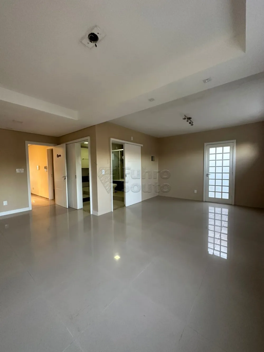 Comprar Casa / Padr&atilde;o em Pelotas R$ 1.390.000,00 - Foto 3