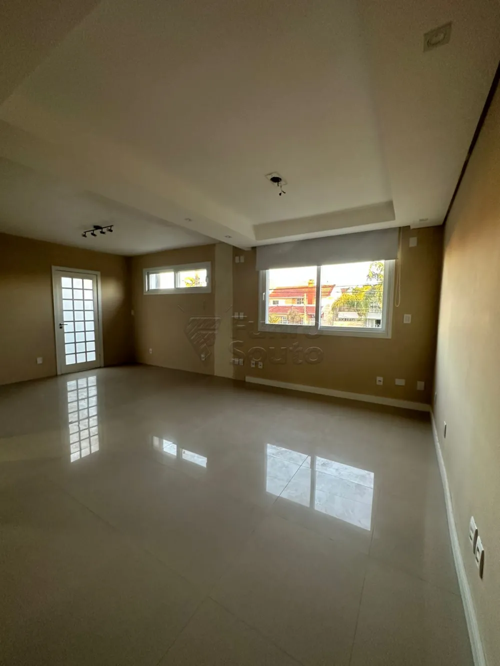 Comprar Casa / Padr&atilde;o em Pelotas R$ 1.390.000,00 - Foto 2
