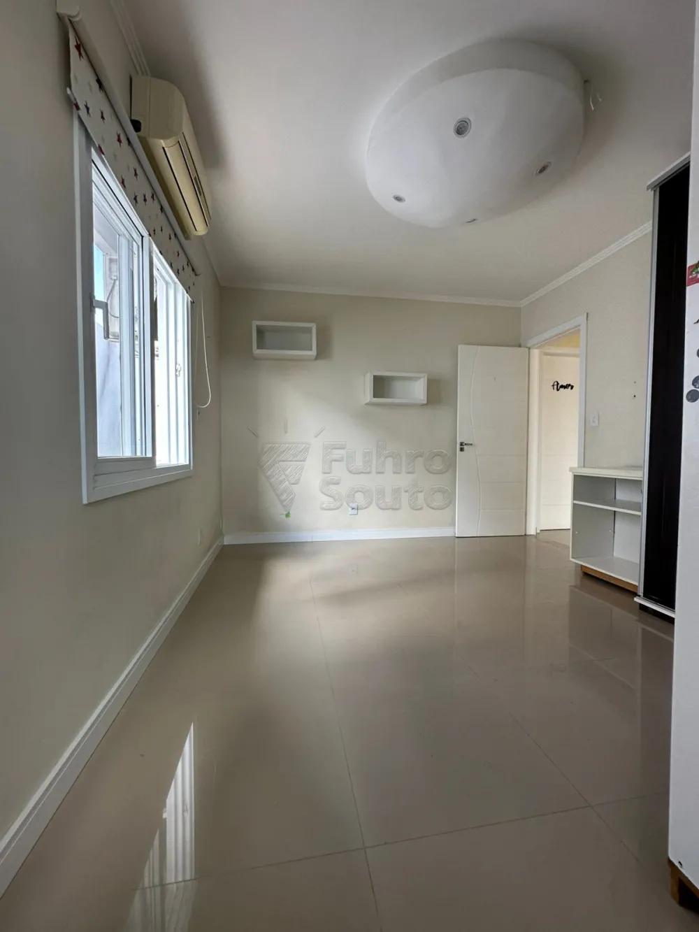 Comprar Casa / Padr&atilde;o em Pelotas R$ 1.390.000,00 - Foto 9