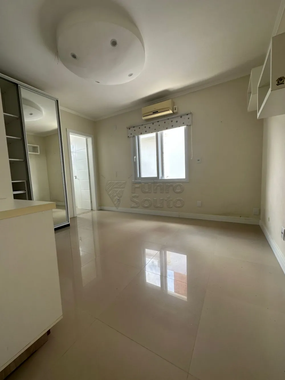 Comprar Casa / Padr&atilde;o em Pelotas R$ 1.390.000,00 - Foto 8