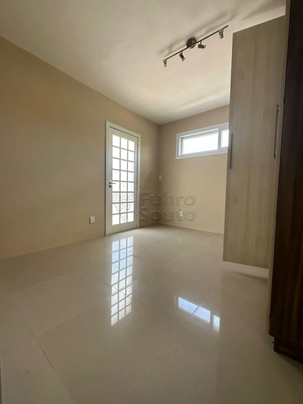 Comprar Casa / Padr&atilde;o em Pelotas R$ 1.390.000,00 - Foto 6
