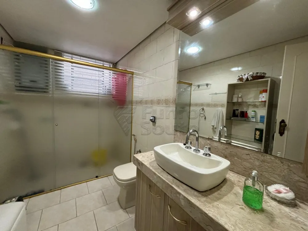 Comprar Apartamento / Padr&atilde;o em Pelotas R$ 640.000,00 - Foto 11