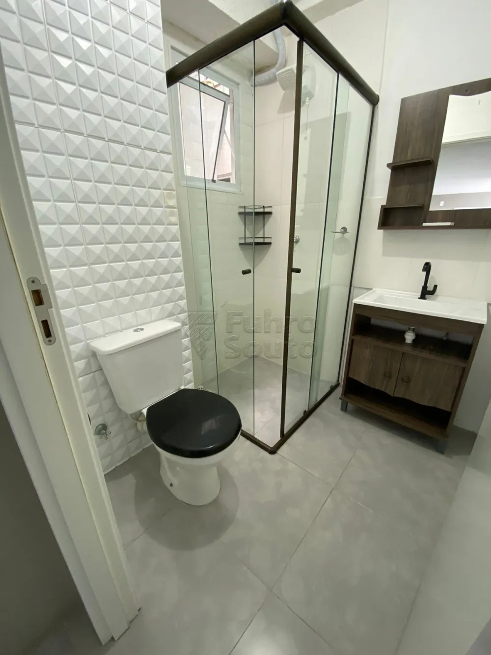 Alugar Apartamento / Padr&atilde;o em Pelotas R$ 900,00 - Foto 7