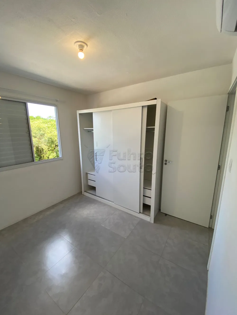 Alugar Apartamento / Padr&atilde;o em Pelotas R$ 900,00 - Foto 6