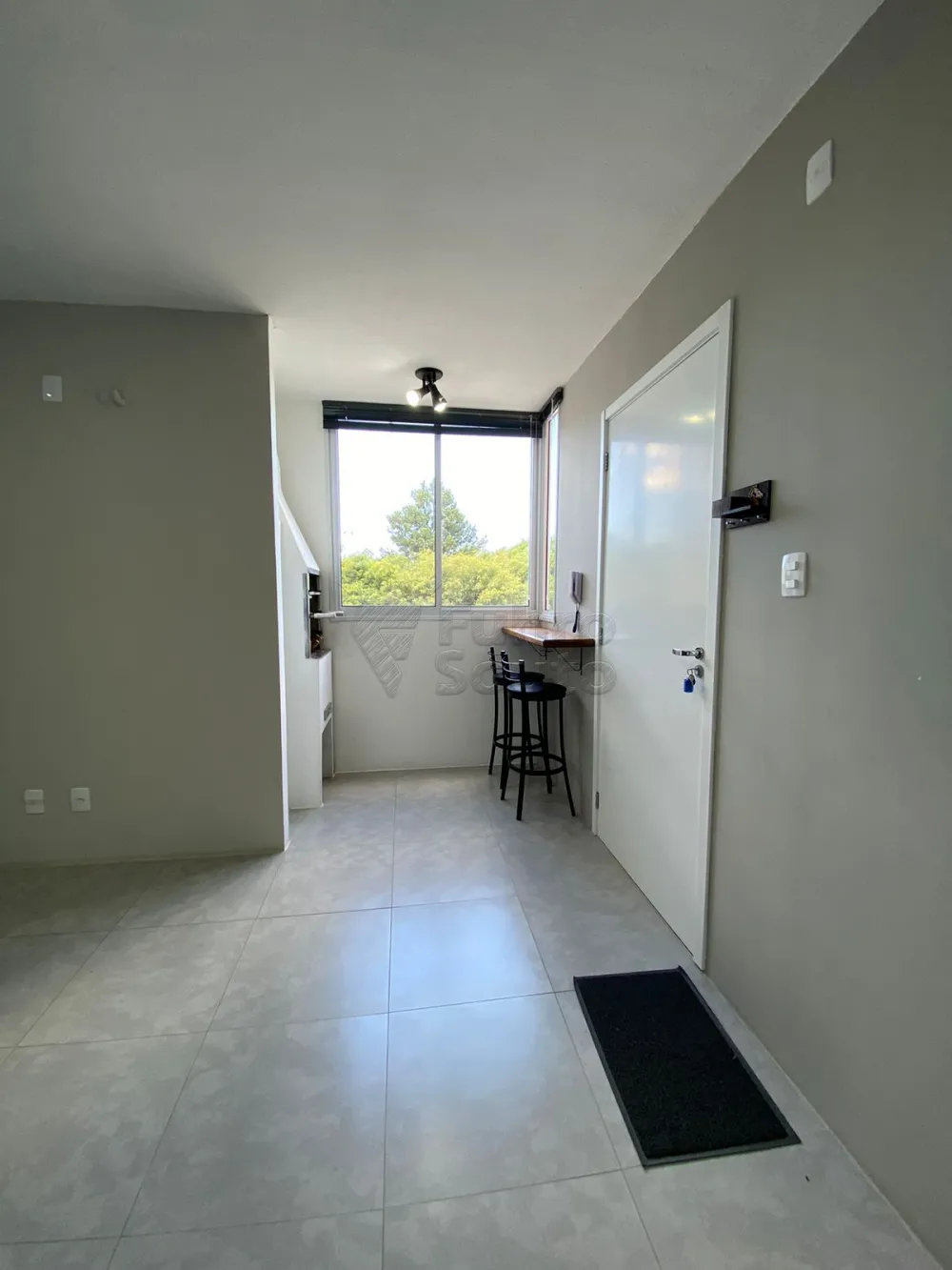 Alugar Apartamento / Padr&atilde;o em Pelotas R$ 900,00 - Foto 4