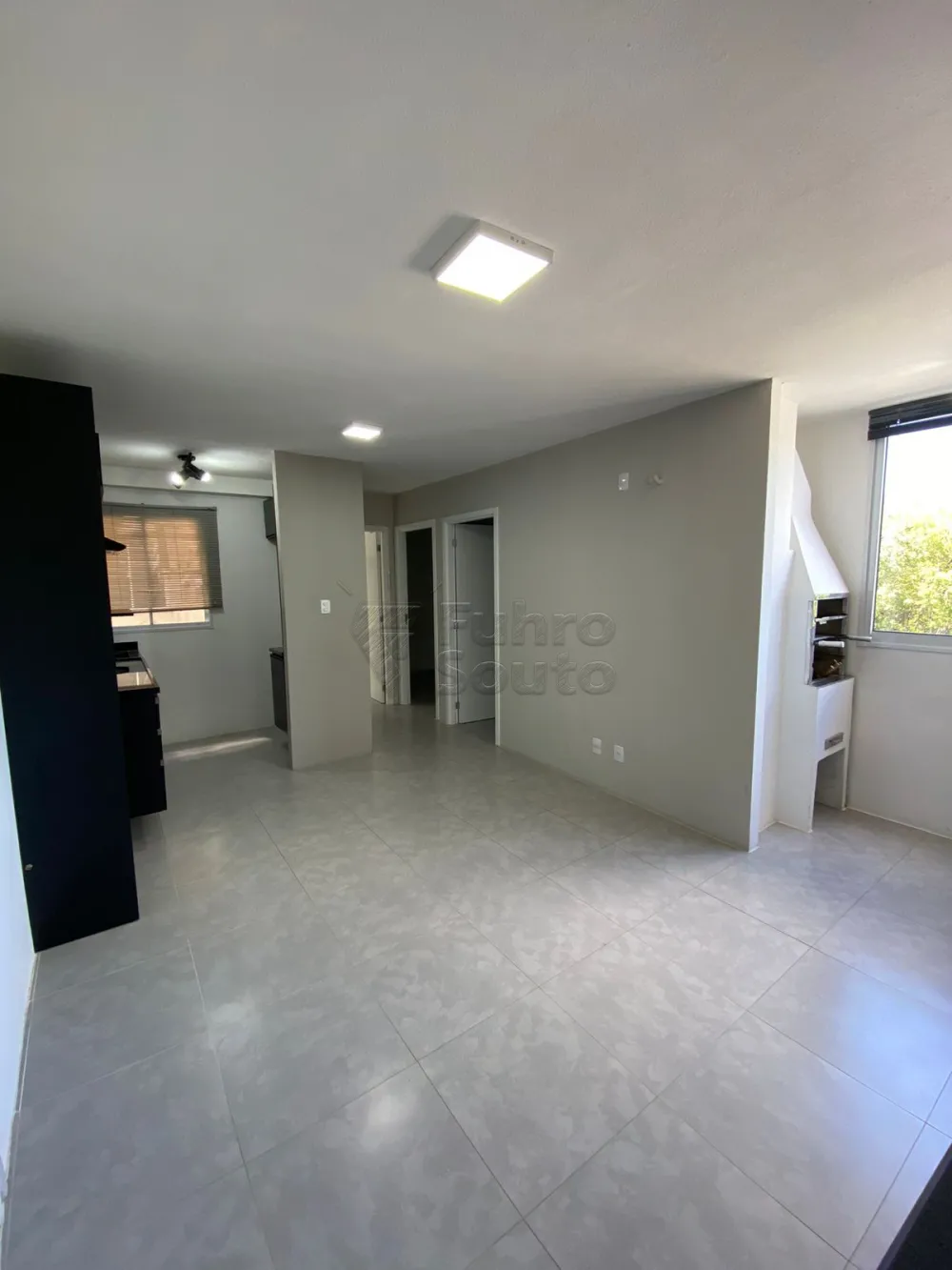 Alugar Apartamento / Padr&atilde;o em Pelotas R$ 900,00 - Foto 1