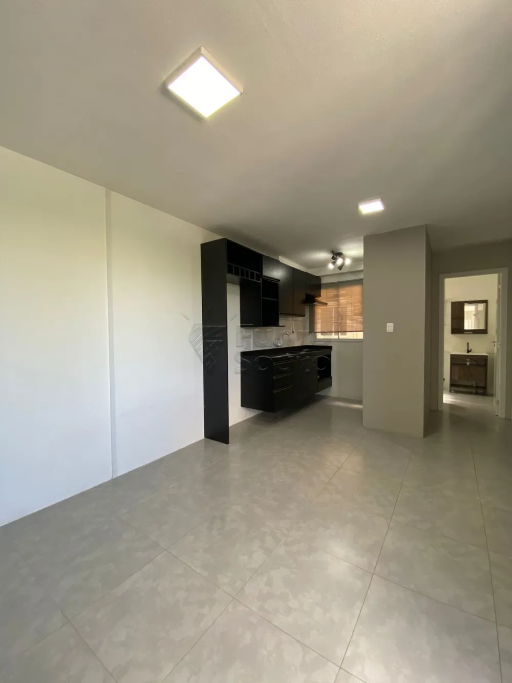 Alugar Apartamento / Padr&atilde;o em Pelotas R$ 900,00 - Foto 2