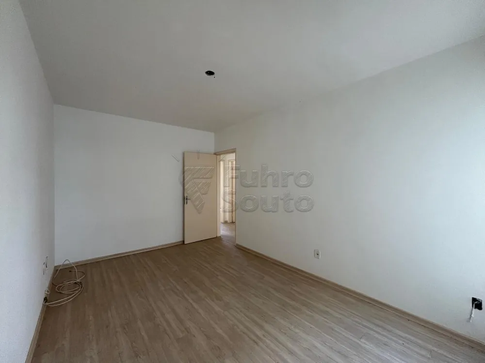 Comprar Apartamento / Padr&atilde;o em Pelotas R$ 200.000,00 - Foto 1