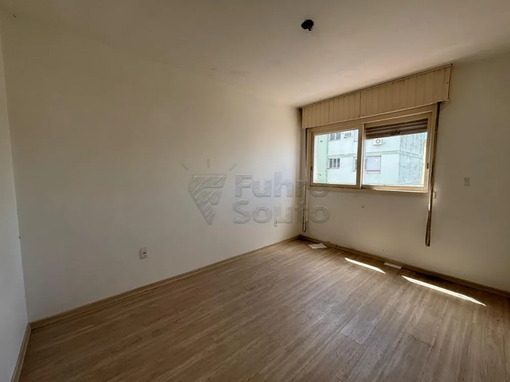 Comprar Apartamento / Padr&atilde;o em Pelotas R$ 200.000,00 - Foto 4