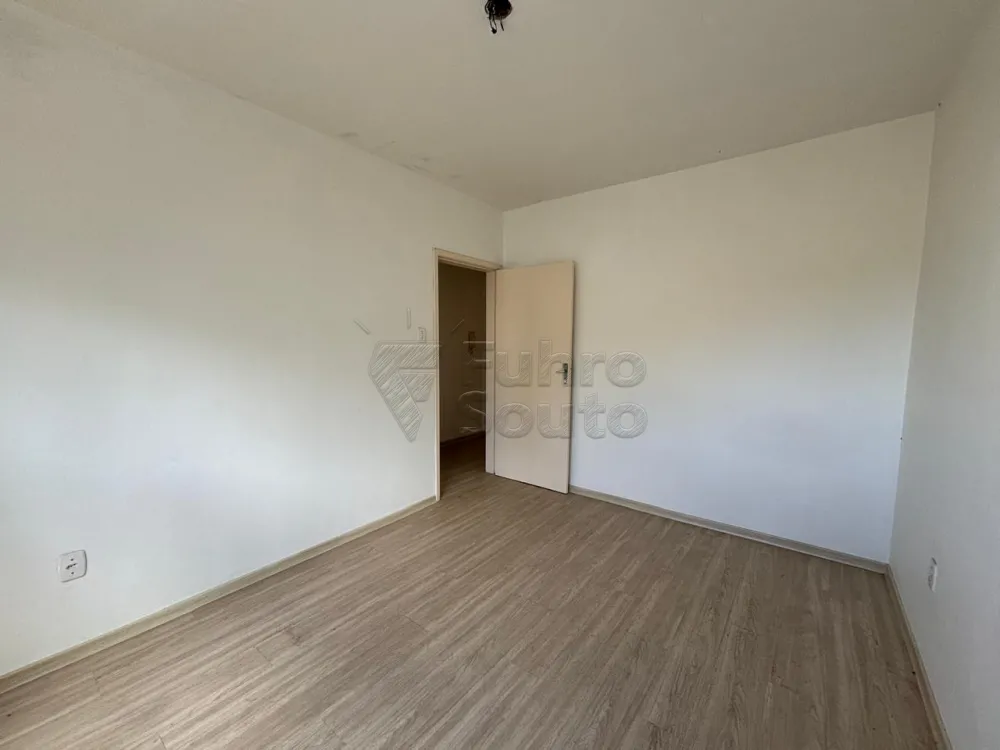 Comprar Apartamento / Padr&atilde;o em Pelotas R$ 200.000,00 - Foto 5