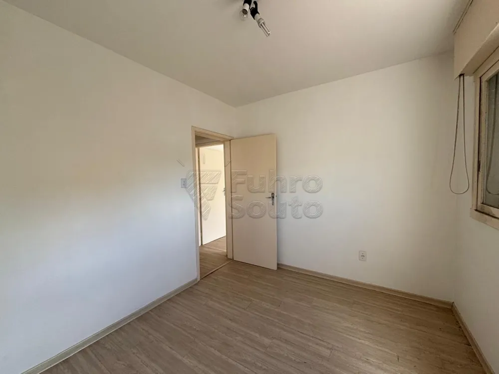 Comprar Apartamento / Padr&atilde;o em Pelotas R$ 200.000,00 - Foto 6