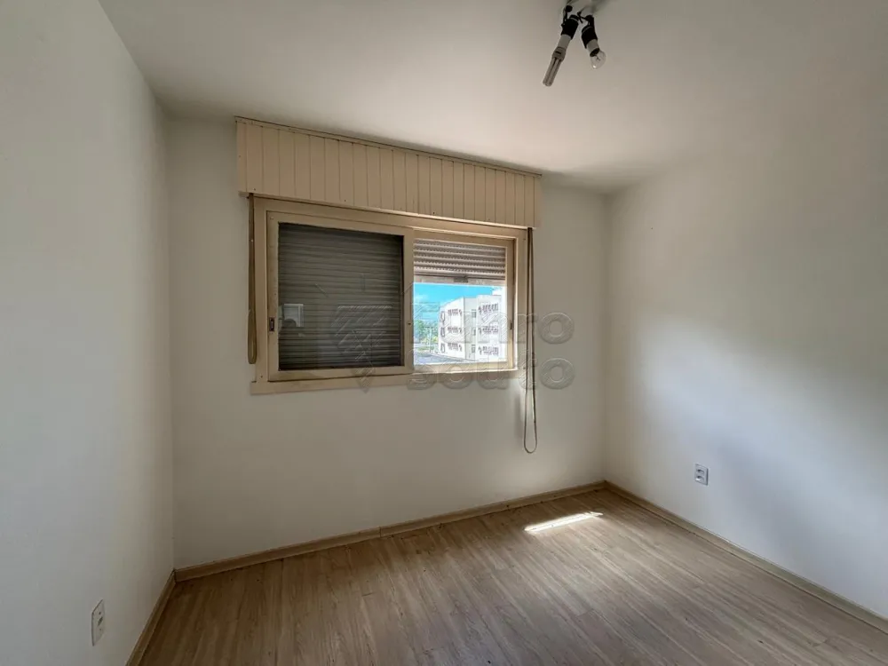 Comprar Apartamento / Padr&atilde;o em Pelotas R$ 200.000,00 - Foto 7
