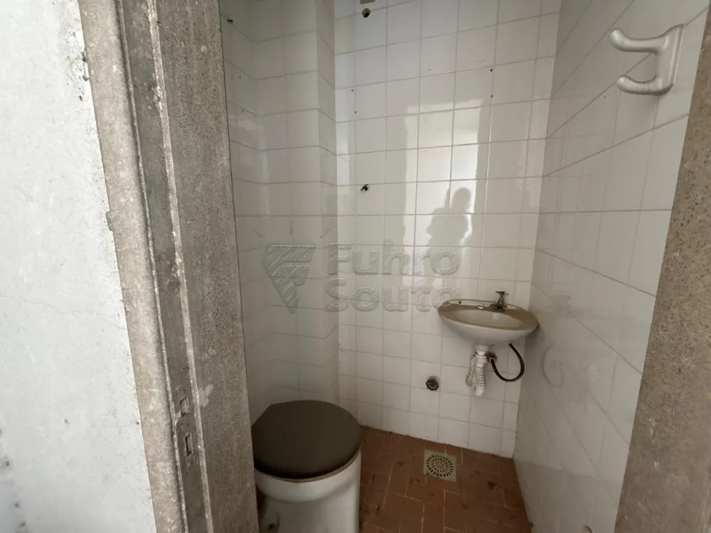 Comprar Apartamento / Padr&atilde;o em Pelotas R$ 200.000,00 - Foto 9